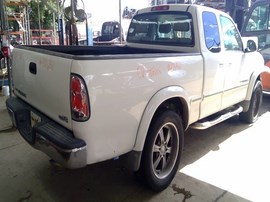 2002 TOYOTA TUNDRA, WHITE, LIMITED MODEL, EXTD CAB, AT, 2WD.  Z26361